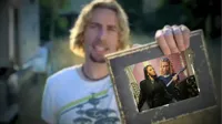 Look at this photograph